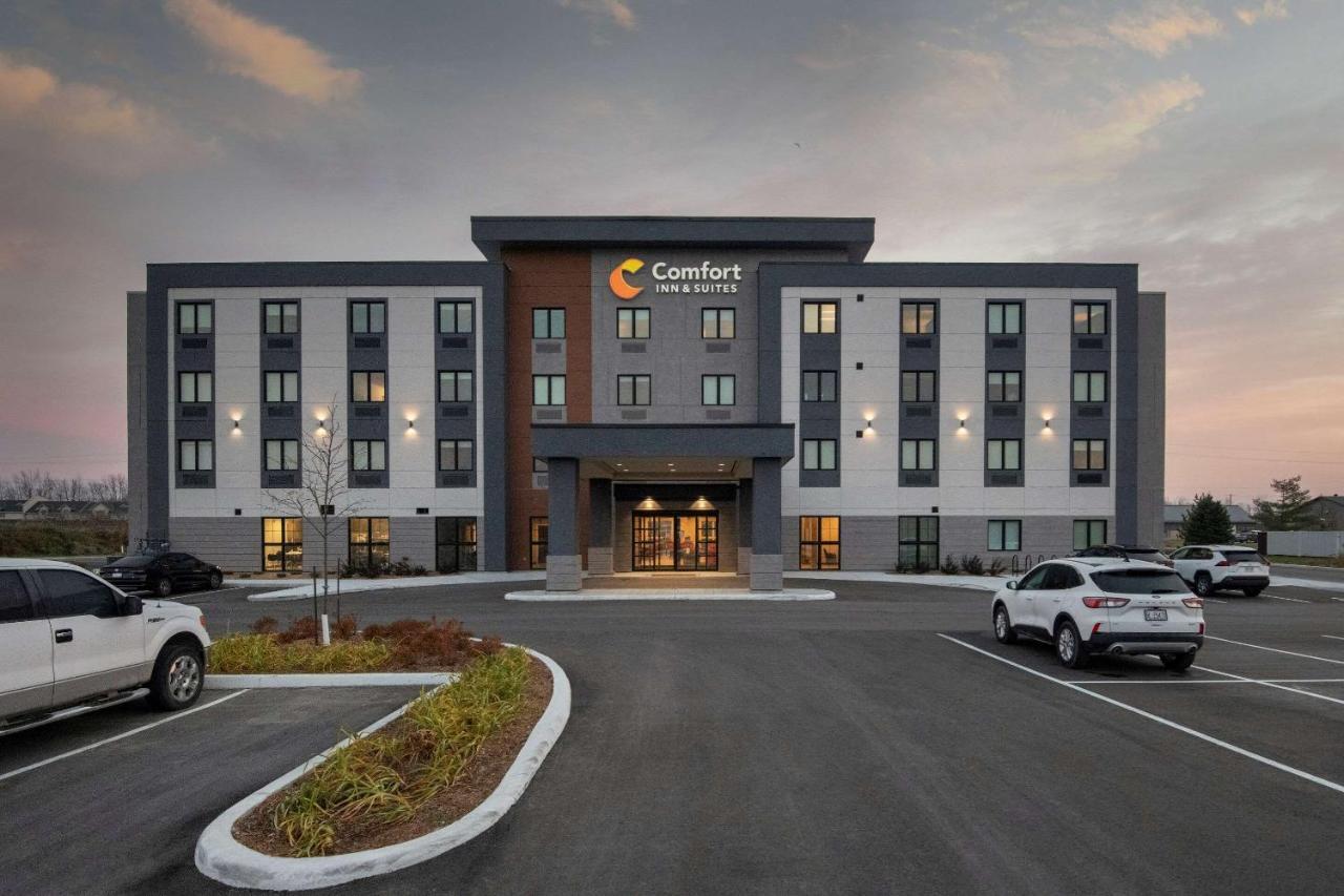 Comfort Inn & Suites Carleton Place Exterior photo
